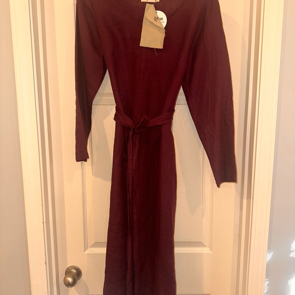 Elegant Burgundy Midi Dress